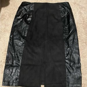 Vegan leather and suede pencil skirt. Black. Small